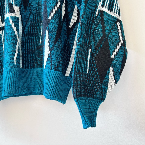 VINTAGE | Men’s Patterned Knit Crewneck Sweater - Picture 5 of 5